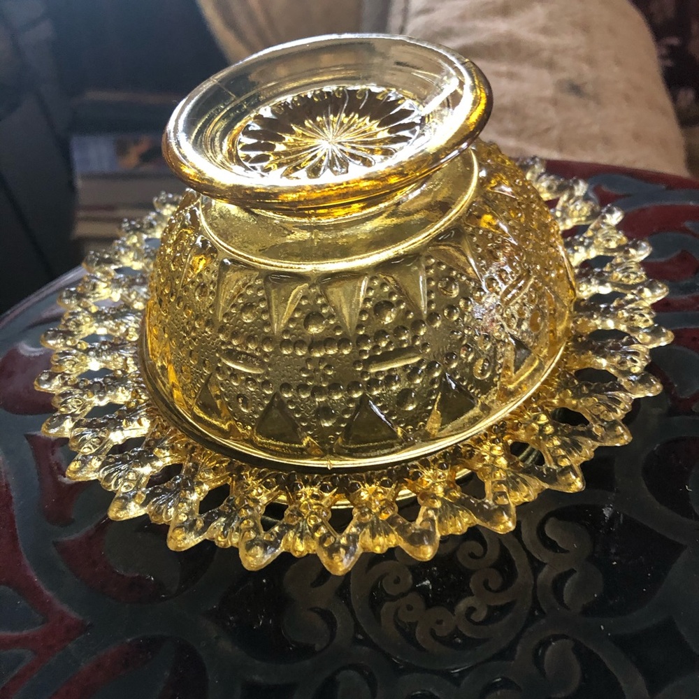 8-pc Set of Vintage Amber Glass Dessert Bowls & Plates - Picture 5 of 6